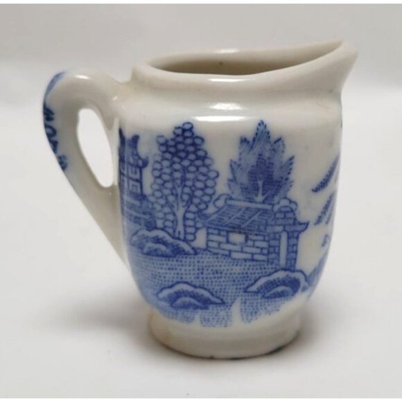 Vintage Miniature Dollhouse Blue & White Willow Porcelain Creamer Pitcher - Picture 4 of 7